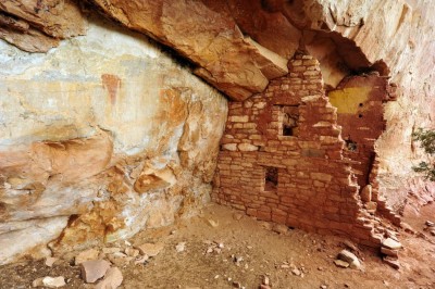 Figure 6. Rock art probably depicting shamans (on the left) at The Gallery site in the context of the preserved architecture and murals of one of the buildings at the location.